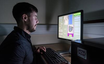 Monitoring eye tracking experiment